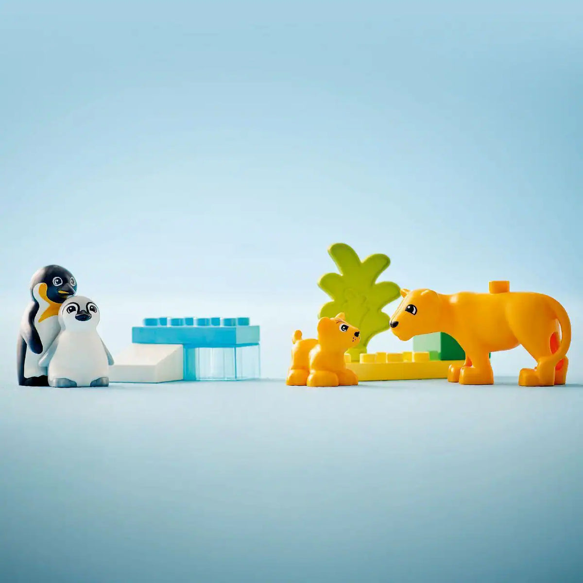 LEGO® Wild Animal Families: Penguins & Lions (10442-LEGO)
