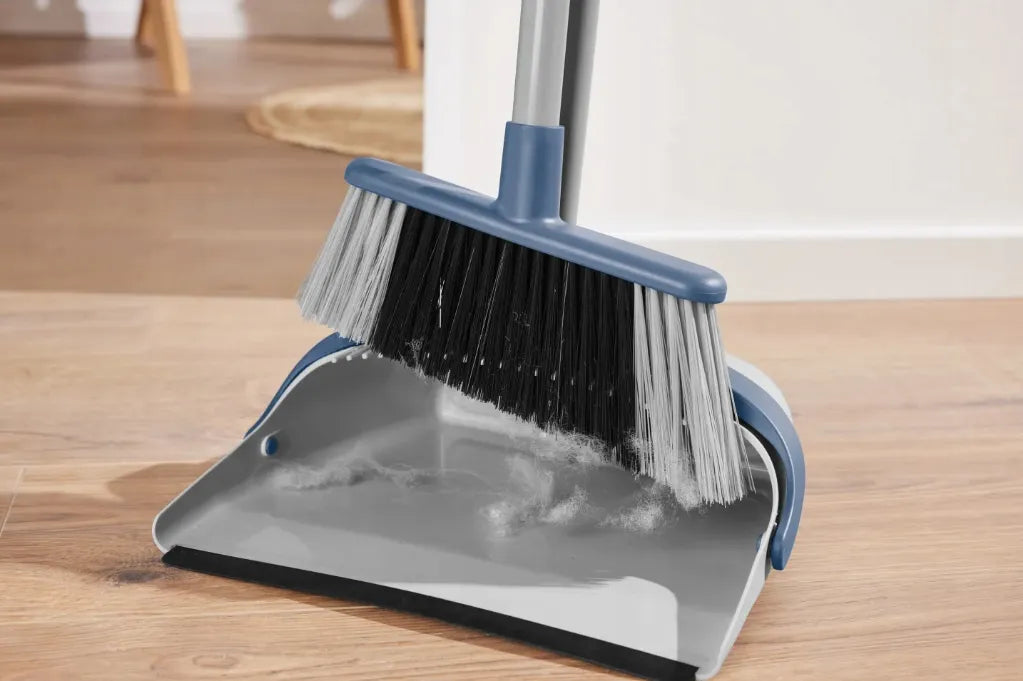 W5 Broom, brush and dustpan for household use