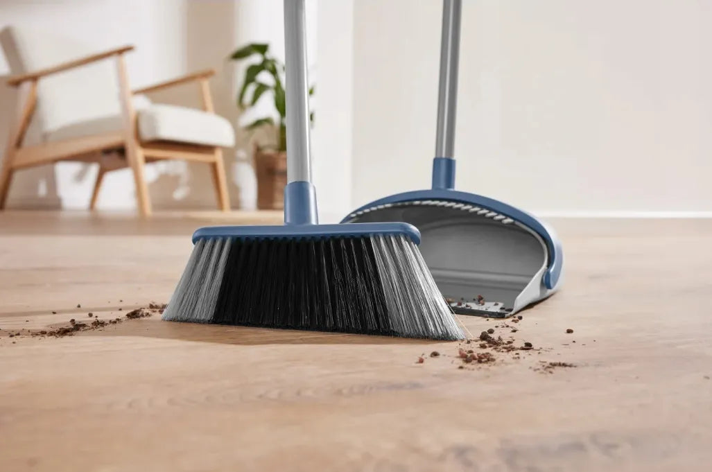 W5 Broom, brush and dustpan for household use