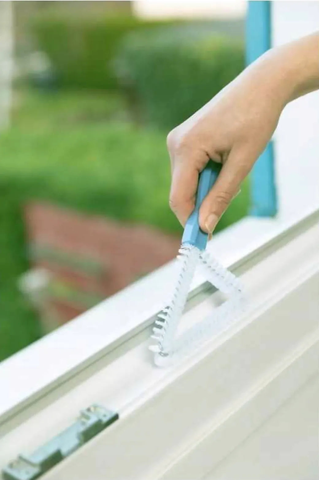 AQUAPUR Triangular Brush for Cleaning Grouts and Joints