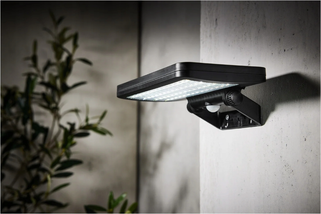 LIVARNO HOME facade lamp 450 lm solar powered