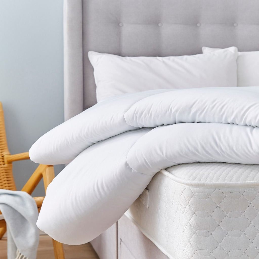 Silentnight Summer Nights King Duvet 4.5 Tog Hypoallergenic Lightweight 225cm